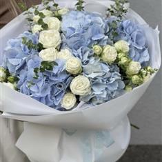 Blue Hyd &amp; White Spray Roses
