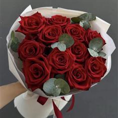 12 Luxury Red Roses