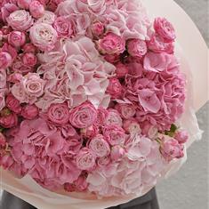 Pink Hyd &amp; Pink Spray Roses 