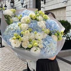 Blue Hyd &amp; White Lizianthus Boquet