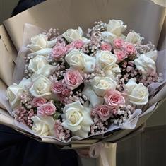 White Rose &amp; Pink Spray Roses