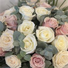 White &amp; Pink Roses Mix