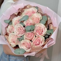 12 Pink Roses